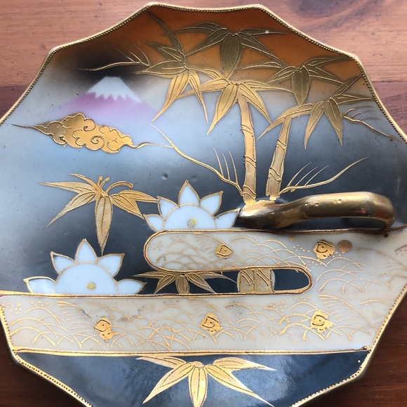 Little Porcelain Handle Serving Plate - Picture 6 of 7